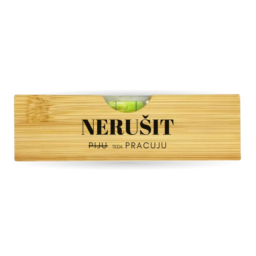 Vodováha s otvírákem na pivo