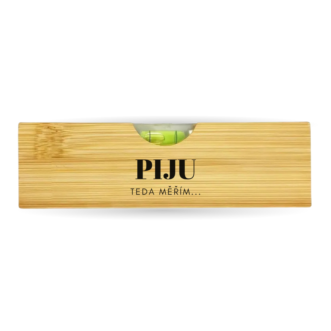 Vodováha s otvírákem na pivo