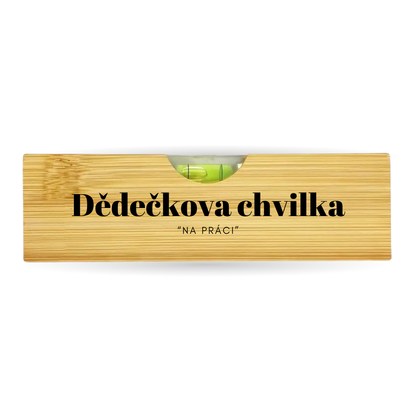 Vodováha s otvírákem na pivo