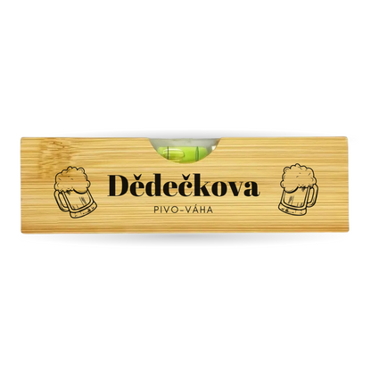 Vodováha s otvírákem na pivo
